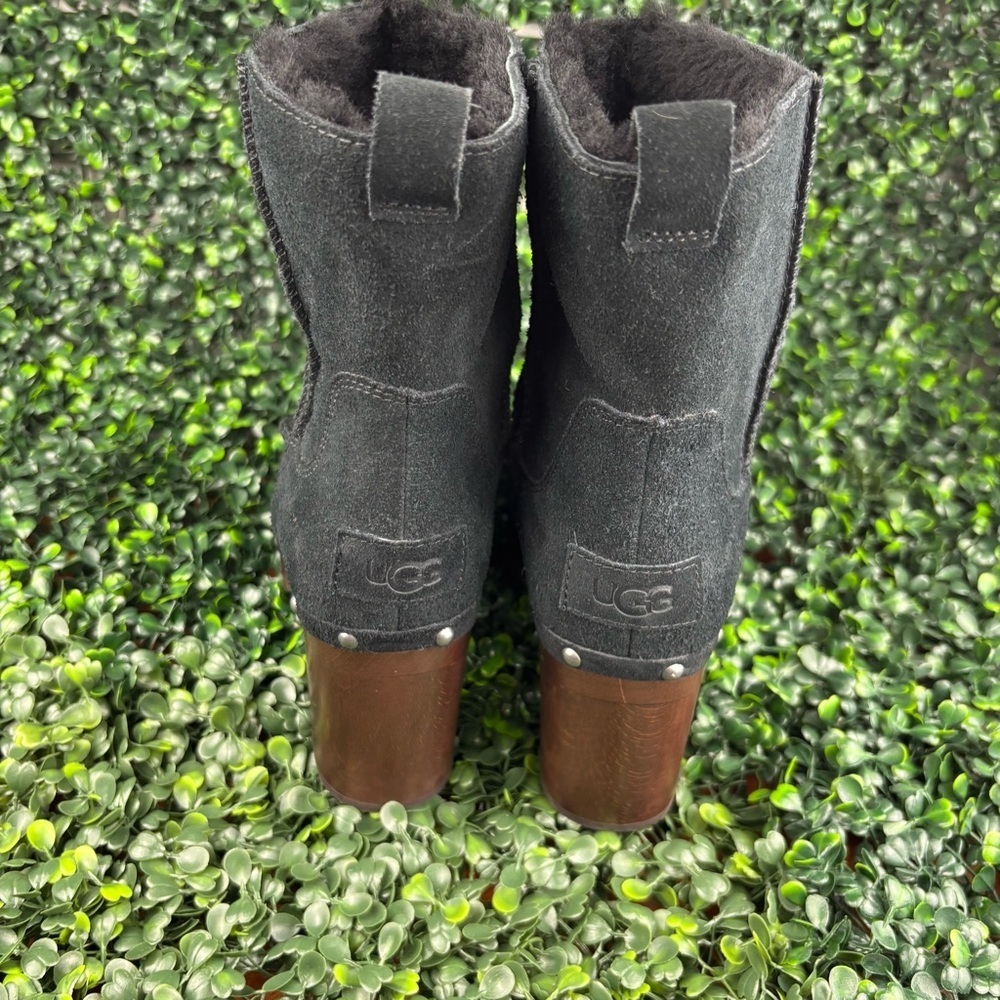 UGG KOURI SUEDE SHEEPSKIN CLOG BLACK BOOTS SIZE 9 Woman - Picture 4 of 12